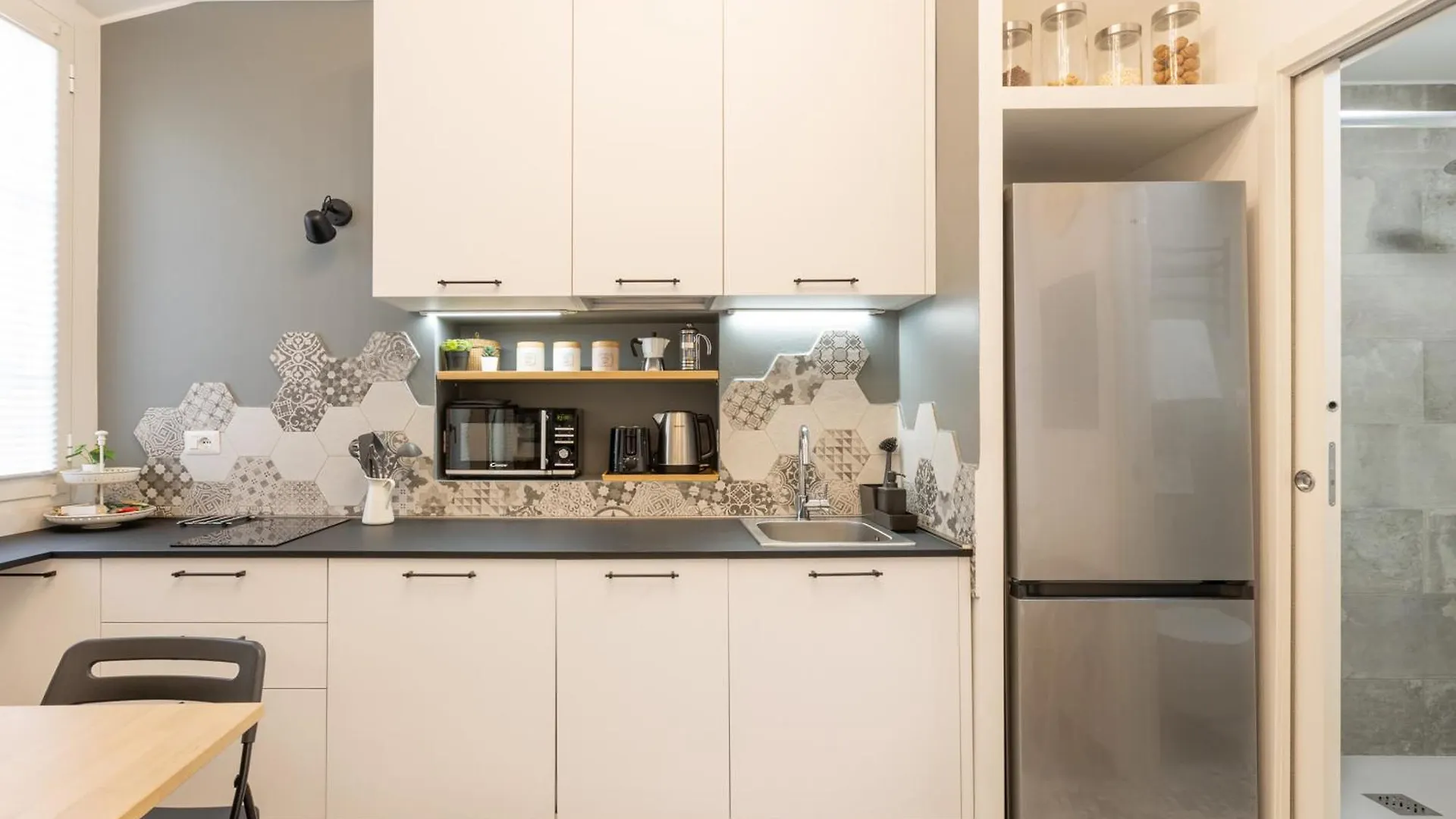 Tiny & Tidy Studio In The Key Area Of Milán 0*,  Italia